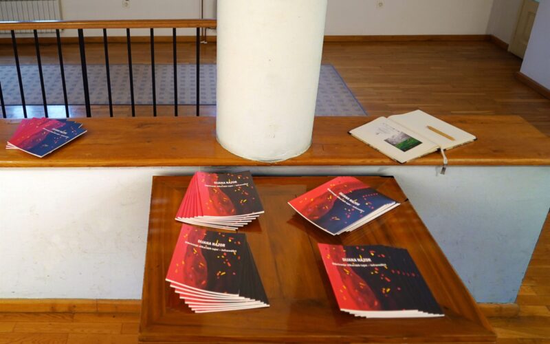 Mass Image Compressor Compressed this image. https://sourceforge.net/projects/icompress/ with Quality:80